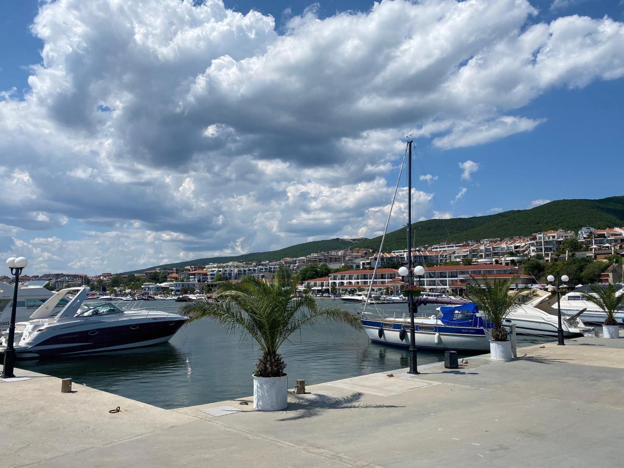 Marina Bay 22 Apartment Sveti Vlas Esterno foto
