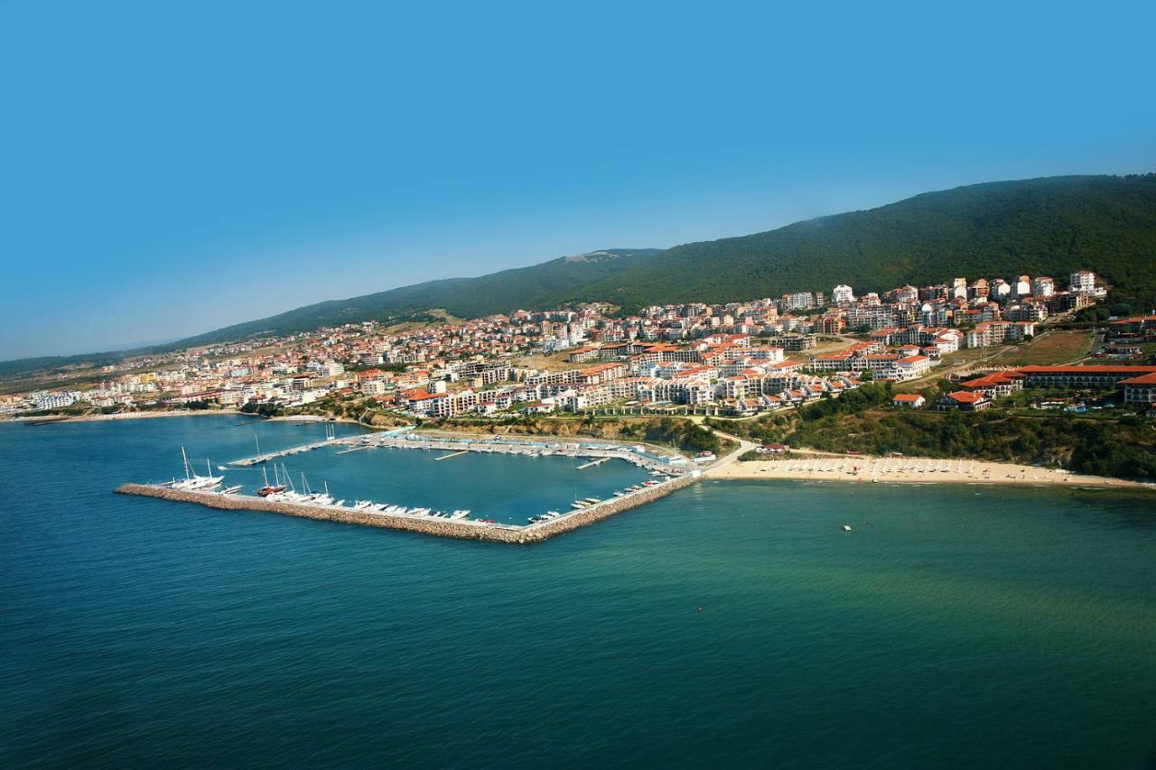 Marina Bay 22 Apartment Sveti Vlas Esterno foto